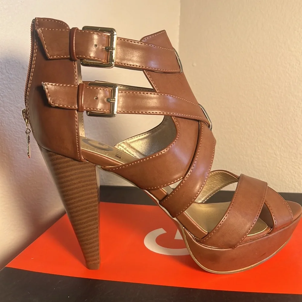 “NEW” G BY GUESS HIGH HEELS - Picture 6 of 16